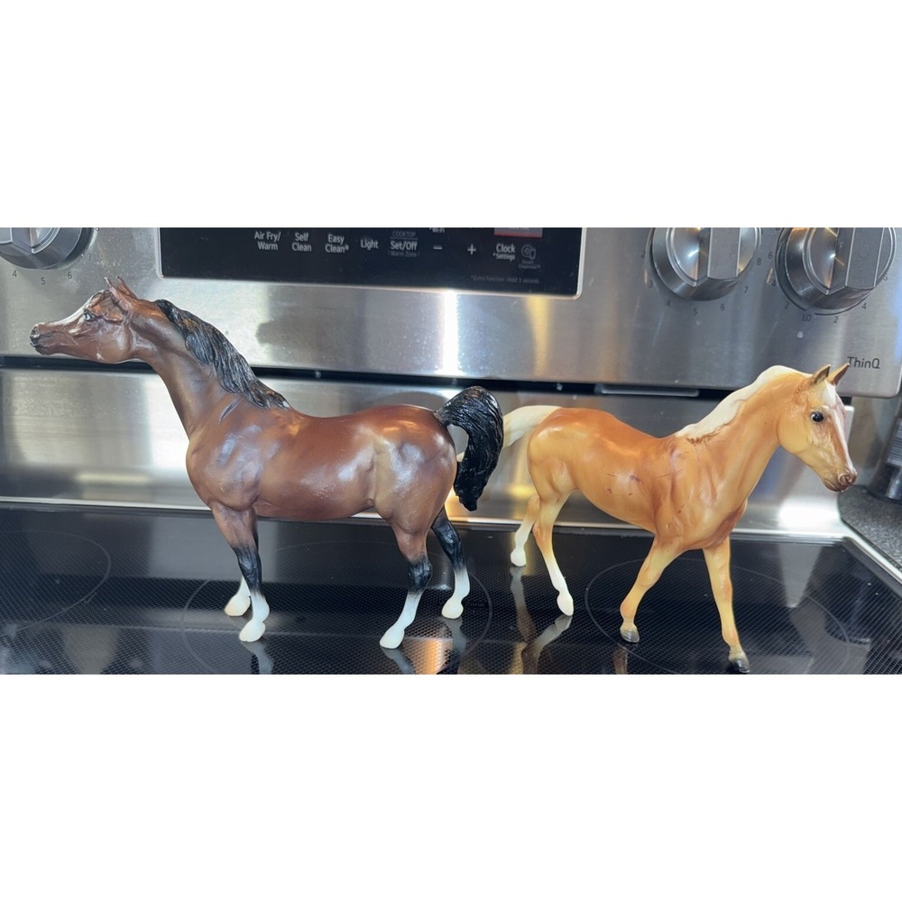 Breyer Horse Figurines Lot Of 2 Thoroughbred And Arabian‎